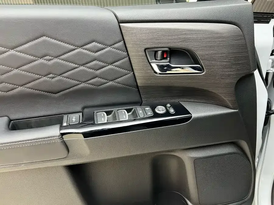 Honda Elysion Elysion 2024 2.0L e:HEV Luxury Edition 2024 — миниатюра 3