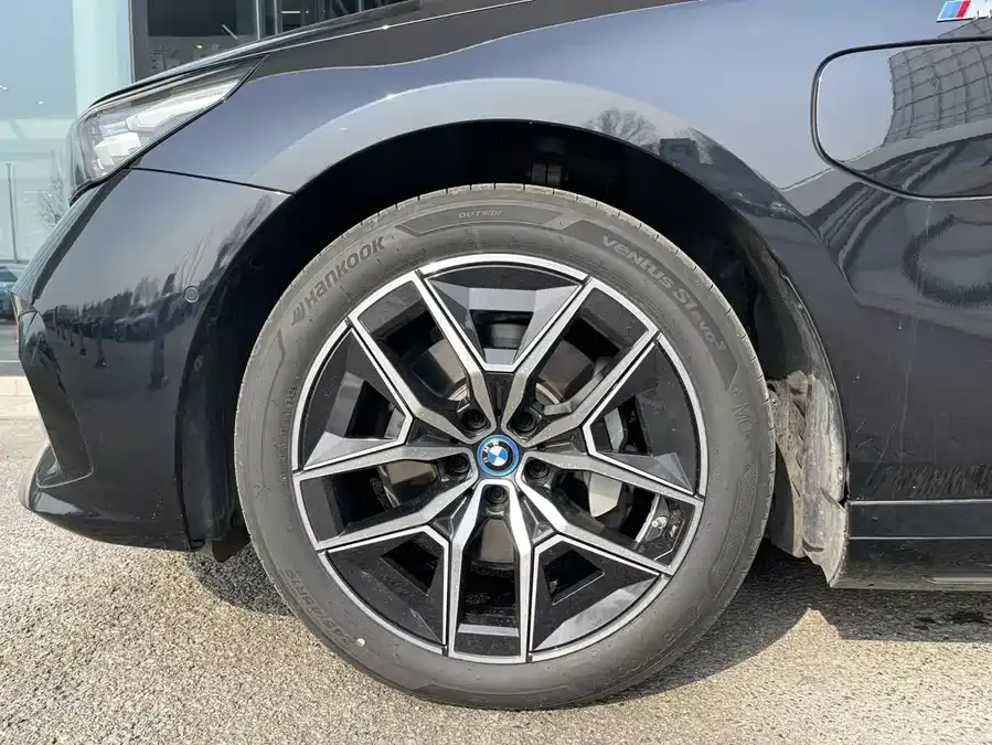 BMW i5 2024 eDrive 35L Premium M Sport Package 2025 — миниатюра 3