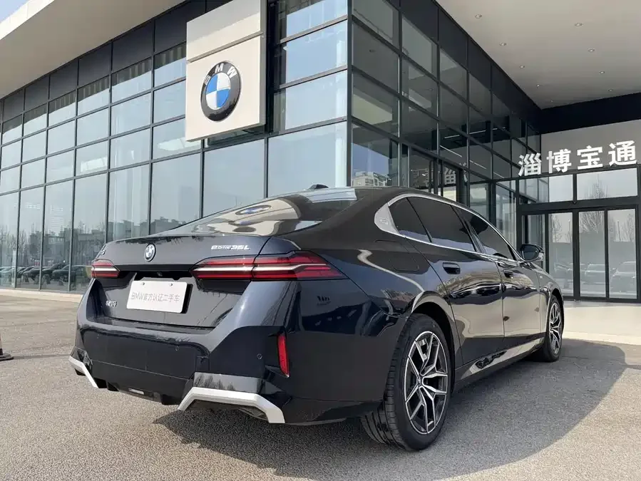 BMW i5 2024 eDrive 35L Premium M Sport Package 2025 — миниатюра 4