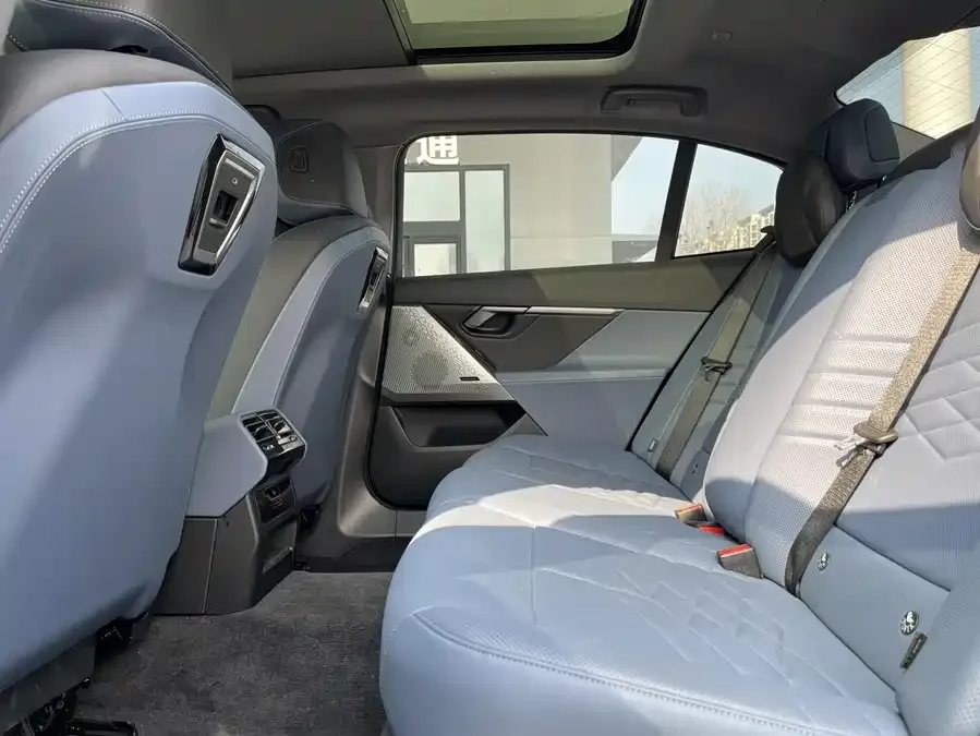BMW i5 2024 eDrive 35L Premium M Sport Package 2025 — миниатюра 5