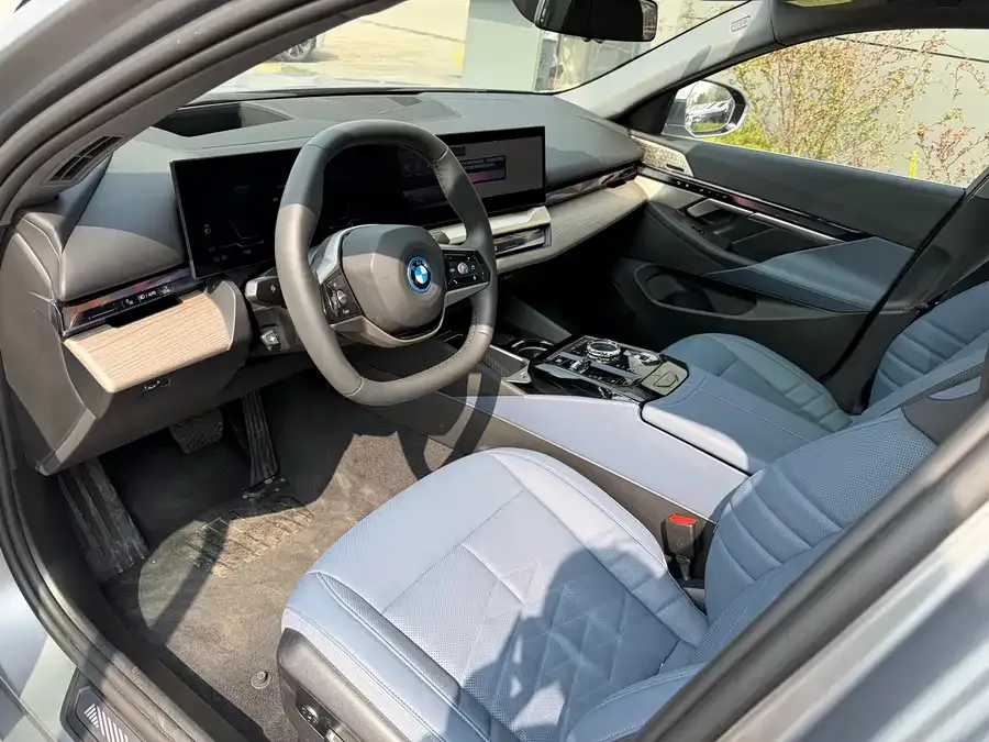 BMW i5 2025 xDrive 50L Luxury Package 2025 — миниатюра 2