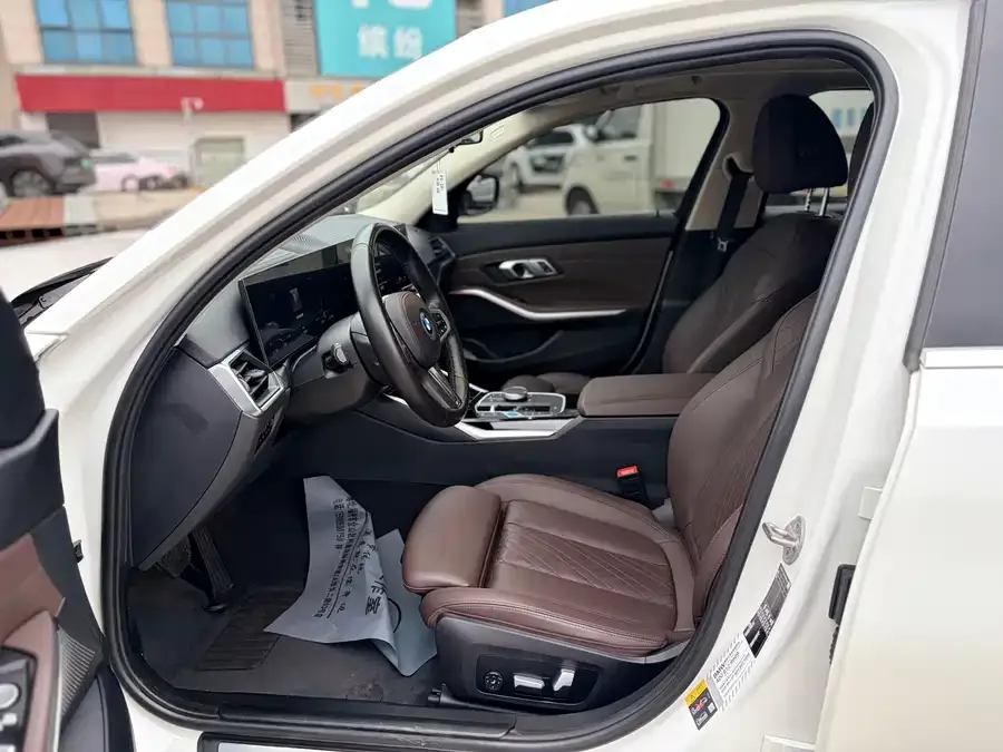 BMW i3 2022 eDrive 35 L 2023 — миниатюра 4