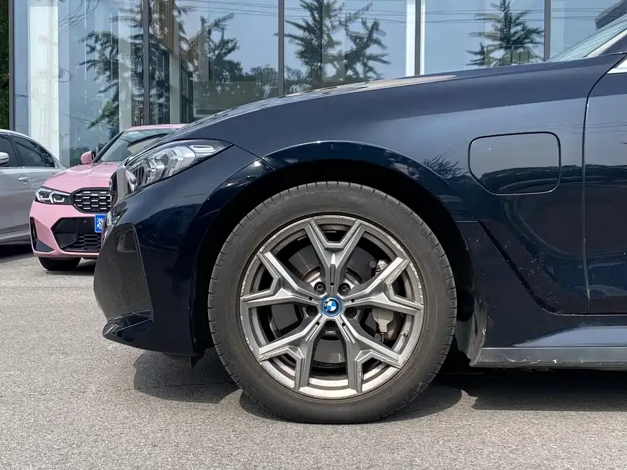 BMW i3 2022 eDrive 35 L 2022 — миниатюра 2