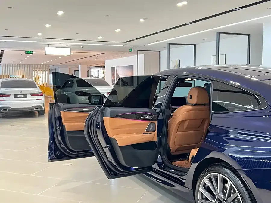 BMW 6 Series GT 2024 630i M Sport Package 2025 — миниатюра 2