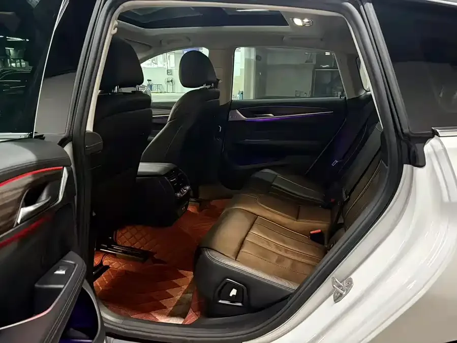 BMW 6 Series GT 2022 630i Luxury Design Package 2023 — миниатюра 2