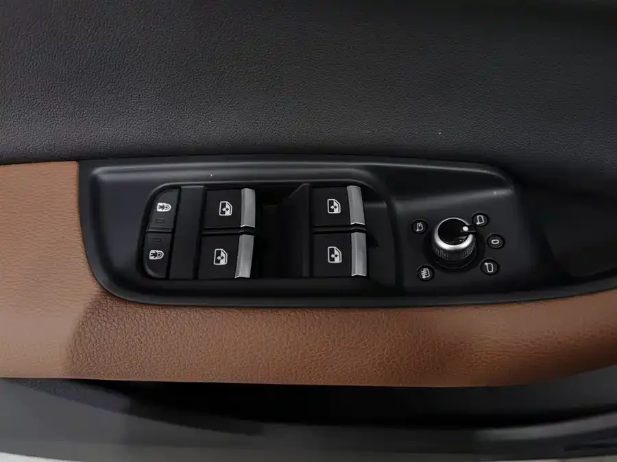 Audi Q7 2022 55 TFSI quattro S line sports model 2022 — миниатюра 3