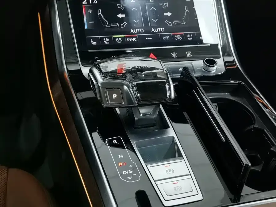 Audi Q7 2022 55 TFSI quattro S line sports model 2022 — миниатюра 4