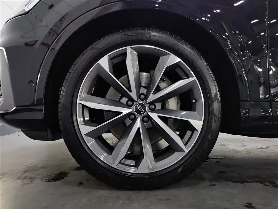Audi Q7 2022 55 TFSI quattro S line sports model 2022 — миниатюра 5