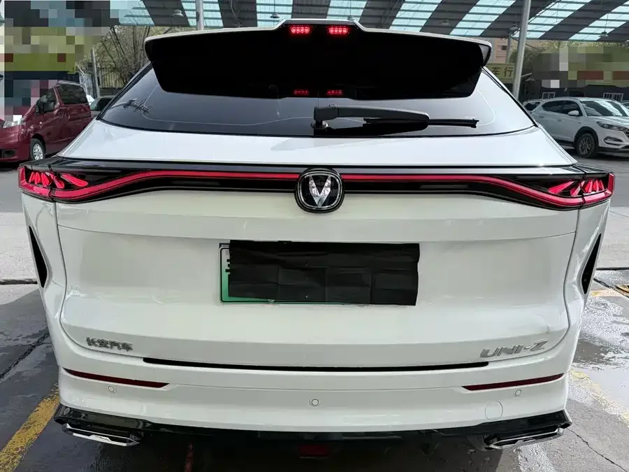 Changan UNI-Z PHEV Changan UNI-Z New Energy 2025 Smart Blue Whale 125km Super Performance Model 2025 — миниатюра 5