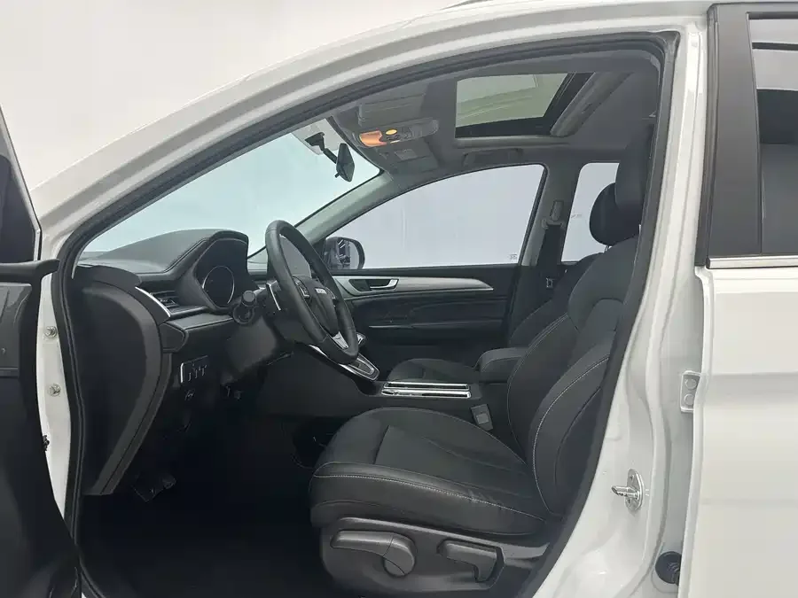 Haval M6 Haval M6 2021 PLUS 1.5T DCT Luxury Smart Connected Edition 2022 — миниатюра 2
