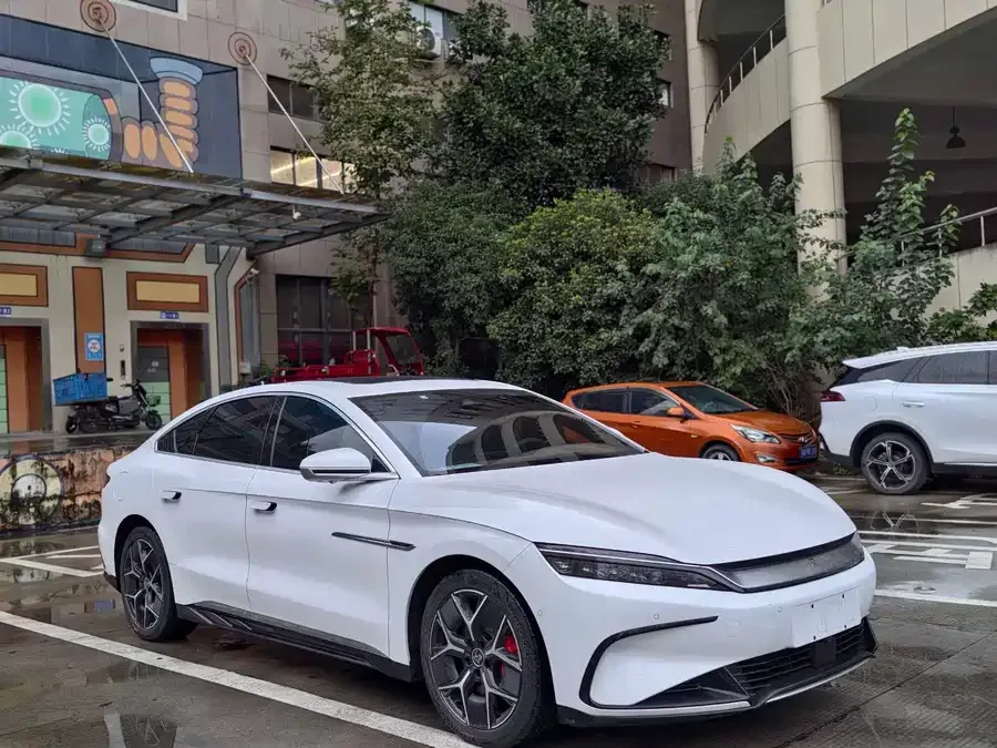 BYD Second-hand Han 2022 EV Genesis Edition 715KM Front-wheel Drive Flagship 2022 — миниатюра 3