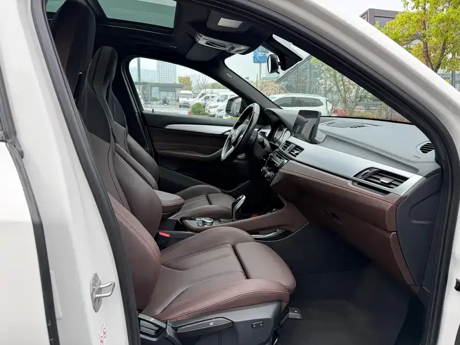 BMW X2 2021 facelift sDrive25i Night Edition 2022 — миниатюра 4
