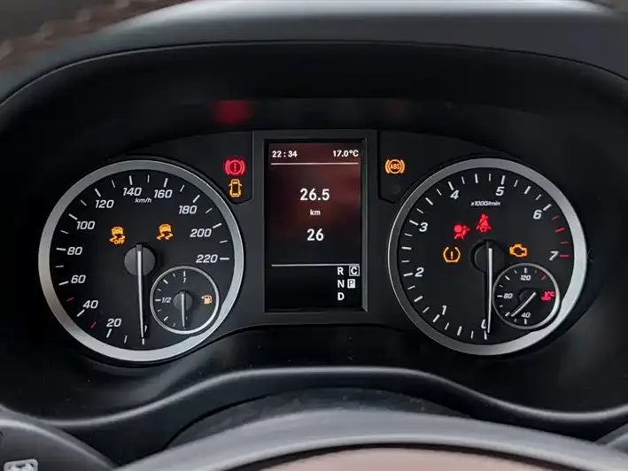Mercedes-Benz Vito Vito 2021 2.0T Business Edition 7 Seaters 2023 — миниатюра 2