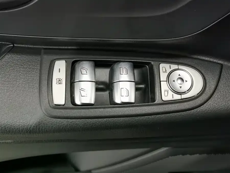 Mercedes-Benz Vito Vito 2021 2.0T Elite Edition 7 Seaters 2023 — миниатюра 3