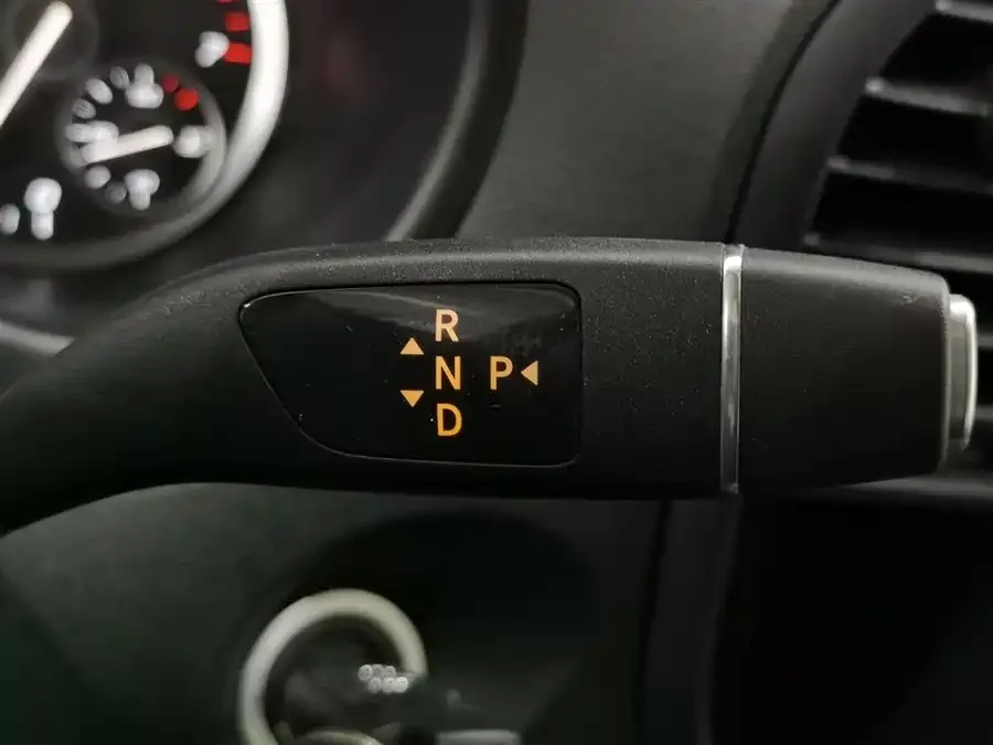 Mercedes-Benz Vito Vito 2021 2.0T Elite Edition 7 Seaters 2023 — миниатюра 4