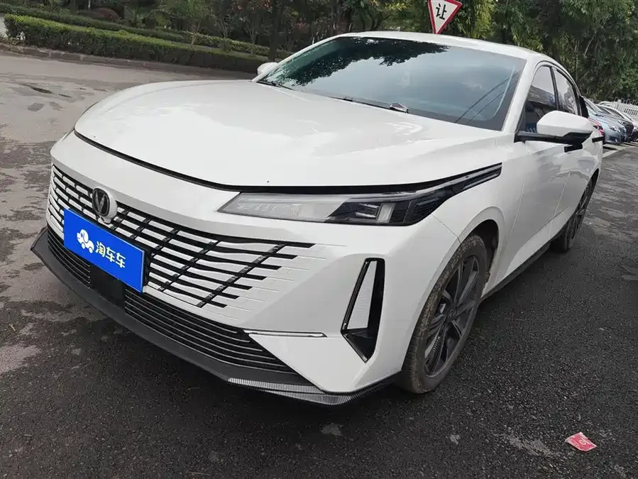 Changan Yidong Eado 2024 1.5T GDI Automatic Premium Edition 2025 — фото 1, купить с доставкой в Москву