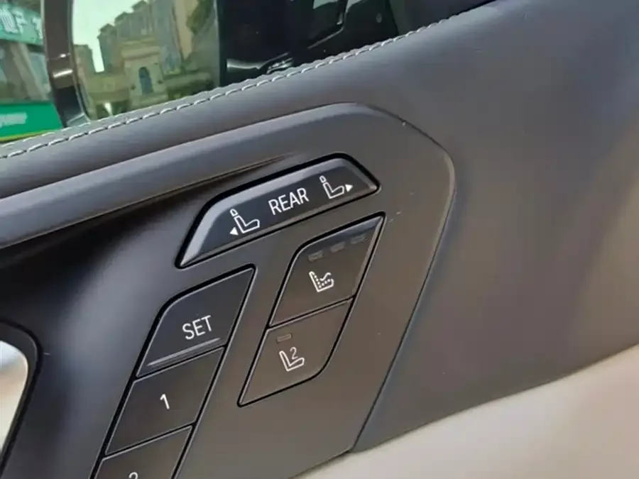 BMW X7 2022 xDrive40i Exclusive M Sport Package 2022 — миниатюра 3