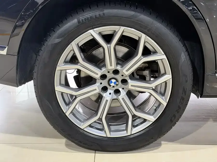 BMW X7 2023 xDrive40i Leading Luxury Package 2023 — миниатюра 4