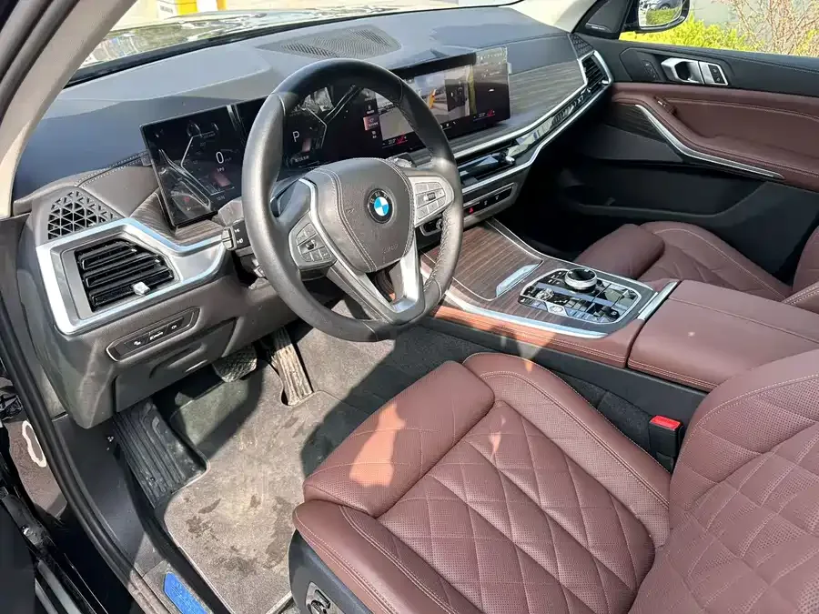 BMW X7 2024 xDrive40i Leading Luxury Package 2025 — миниатюра 4