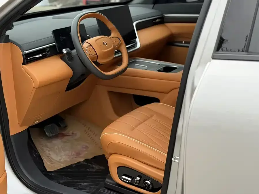 Dongfeng e008 e008 2025 210Max Extended Range 5-seater 2025 — миниатюра 2