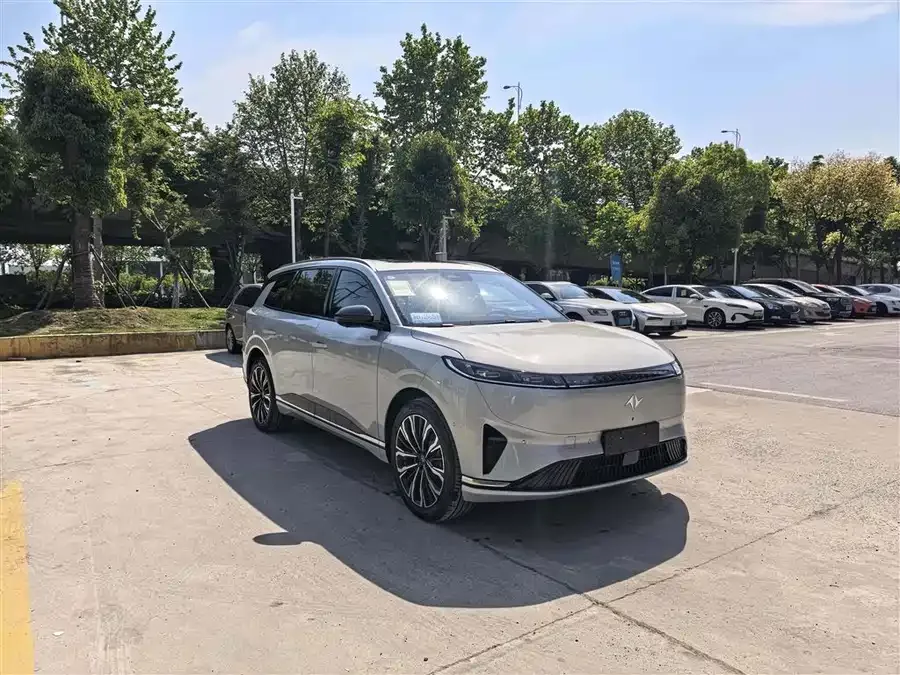 Dongfeng e008 e008 2026 Five-Seat Pure Electric Extra-Wide Edition 2026 — миниатюра 3