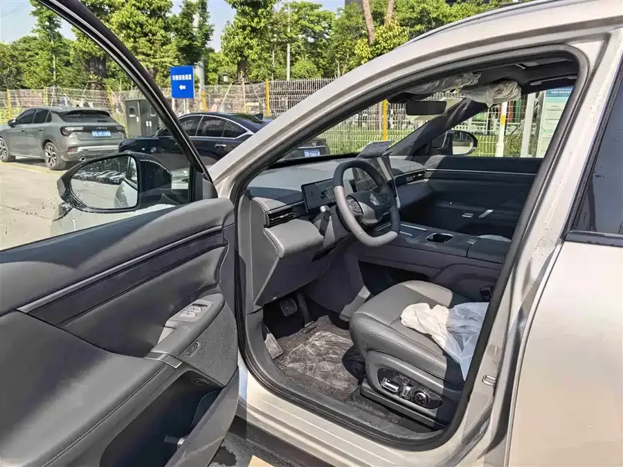 Dongfeng e008 e008 2026 Five-Seat Pure Electric Extra-Wide Edition 2026 — миниатюра 4