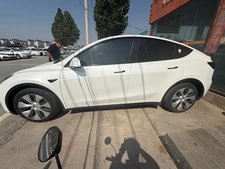 Tesla Model Y Model Y 2022 rear-wheel drive version 2022 — миниатюра 2