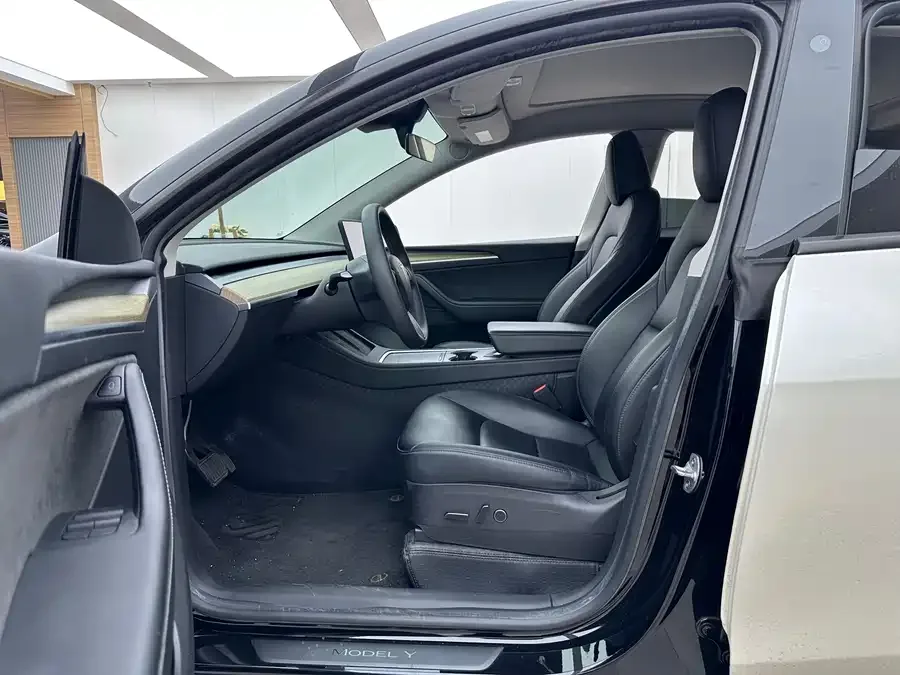 Tesla Model Y Model Y 2022 facelift rear-wheel drive version 2023 — миниатюра 2