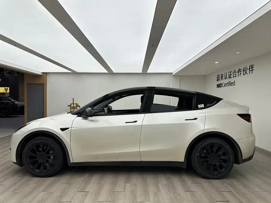 Tesla Model Y Model Y 2022 facelift rear-wheel drive version 2023 — миниатюра 5