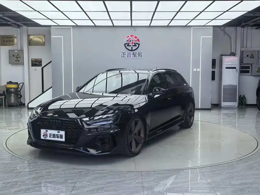 Audi RS 4 2022