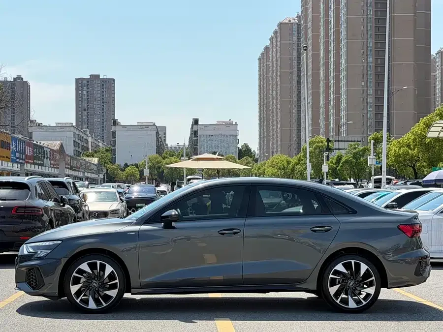 Audi A3 2022 A3L Limousine 35 TFSI Fashion Sports 2022 — миниатюра 2