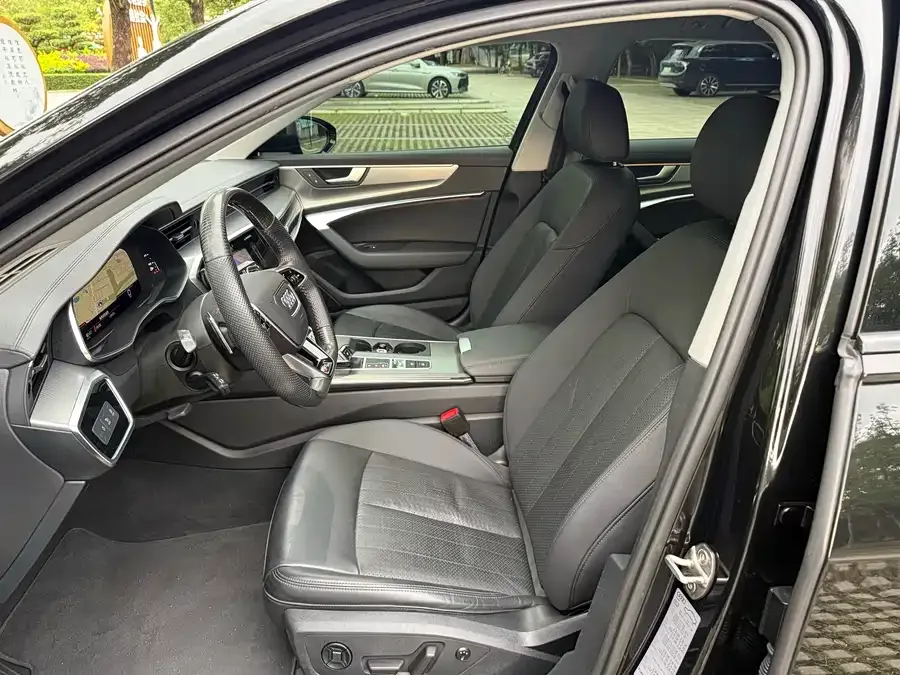 Audi A6 2022 Avant 40 TFSI luxury and dynamic model 2022 — миниатюра 2