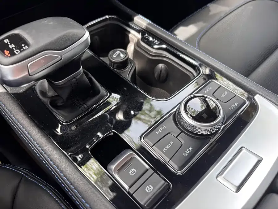 BAIC BJ40 Beijing Off-road BJ40 2023 2.0T Automatic 4WD City Hunter Edition Knight Edition 2023 — миниатюра 3