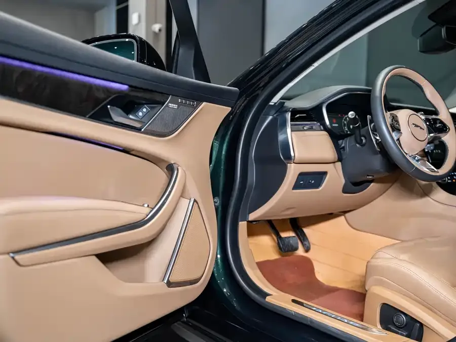 Jaguar XFL 2023 XFL 2.0T P250 2WD Luxury Gilded Edition 2023 — миниатюра 3