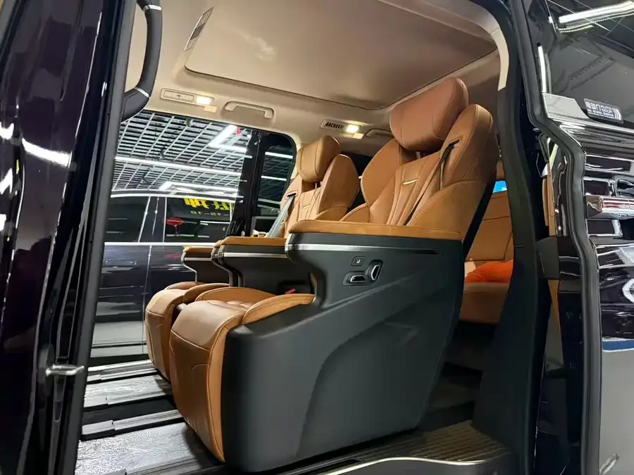 Hongqi HQ9 PHEV Hongqi HQ9 PHEV 2024 2.0T 4WD Business Edition 2025 — миниатюра 3
