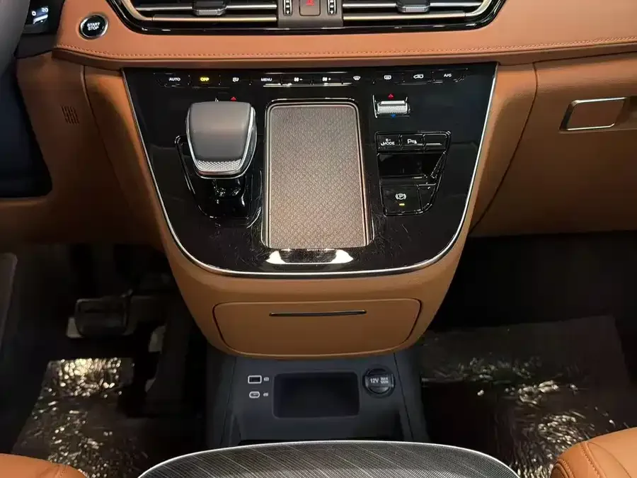 Hongqi HQ9 PHEV Hongqi HQ9 PHEV 2024 2.0T 4WD Business Edition 2025 — миниатюра 4