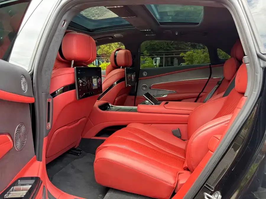 BYD U7 Looking up at the 2025 U7 EV four-seater flagship edition 2025 — миниатюра 3