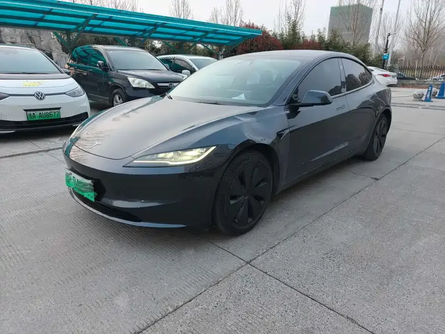 Tesla Model 3 2024
