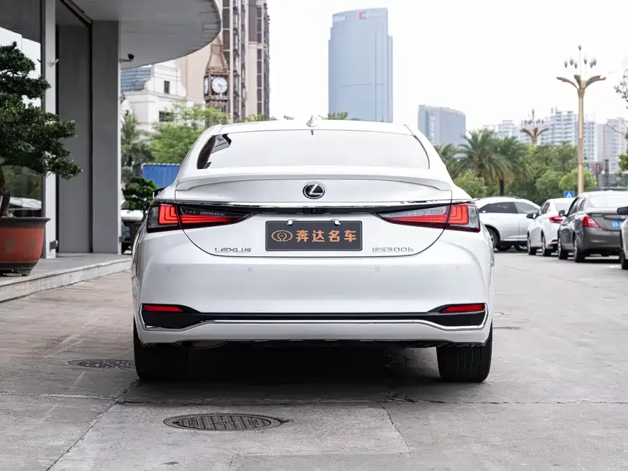 Lexus ES 2022 300h Premium Edition 2023 — миниатюра 2