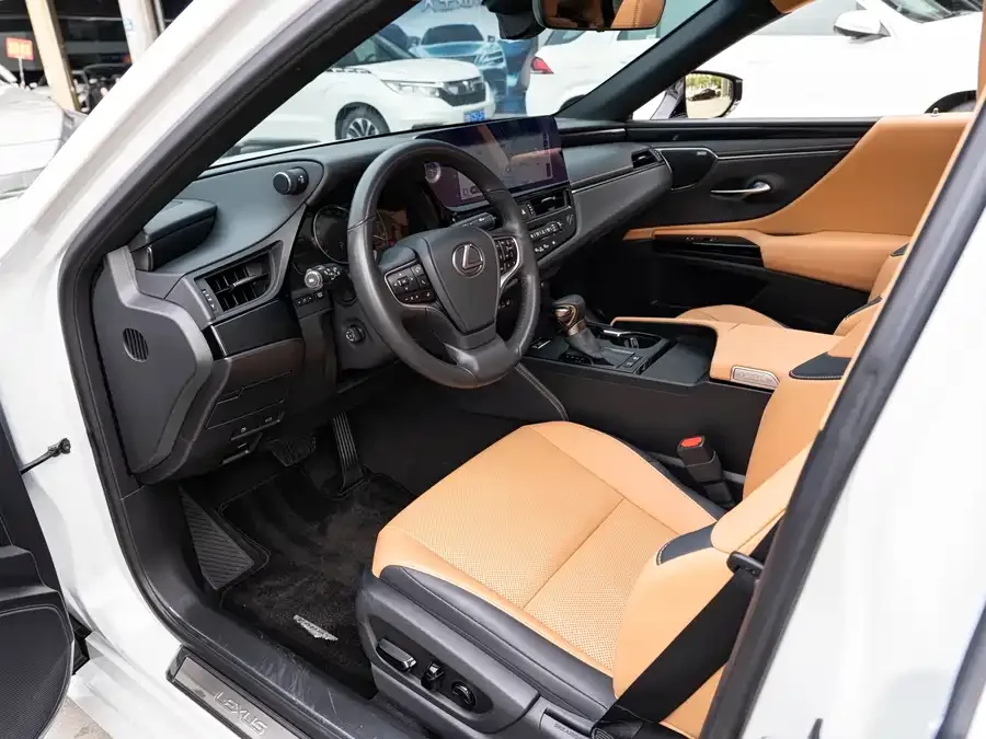 Lexus ES 2022 300h Premium Edition 2023 — миниатюра 3