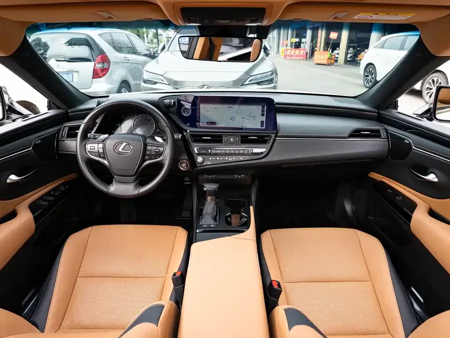 Lexus ES 2022 300h Premium Edition 2023 — миниатюра 4