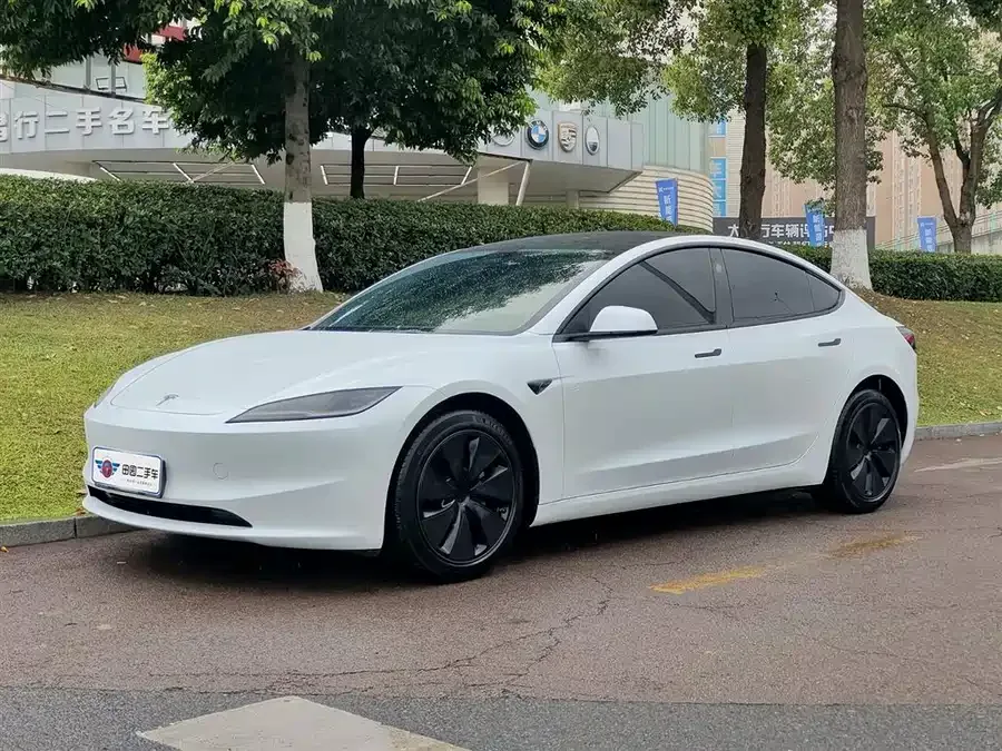 Tesla Model 3 2024