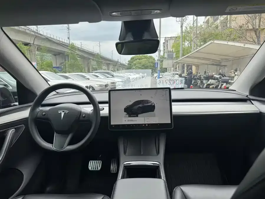 Tesla Model Y Model Y 2024 rear-wheel drive version 2024 — миниатюра 3