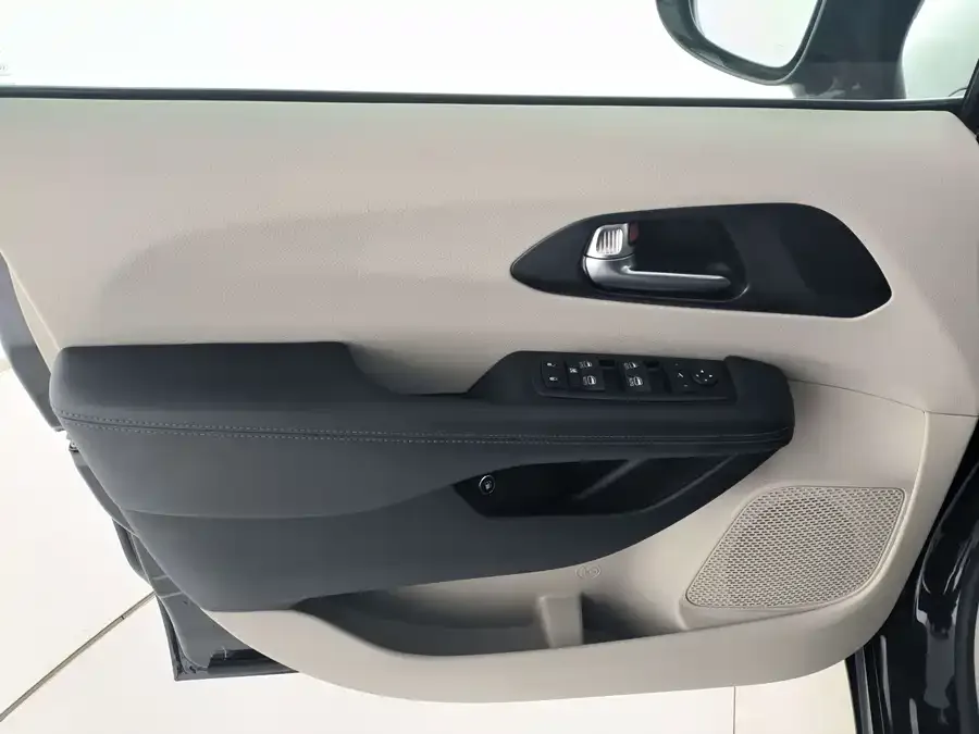 Chrysler Grand Voyager PHEV Dajielong PHEV (imported) 2019 3.6L plug-in hybrid version 2025 — миниатюра 3