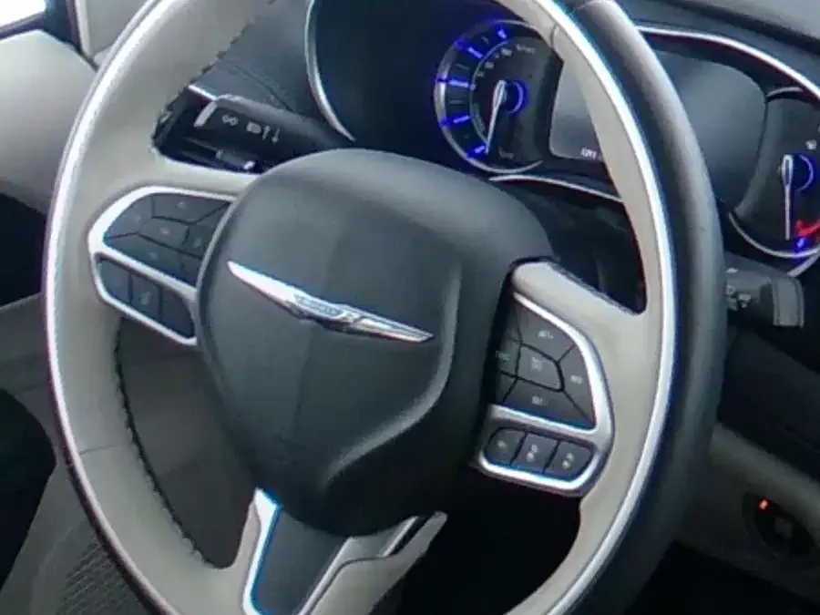 Chrysler Grand Voyager PHEV Dajielong PHEV (imported) 2019 3.6L plug-in hybrid version 2025 — миниатюра 4