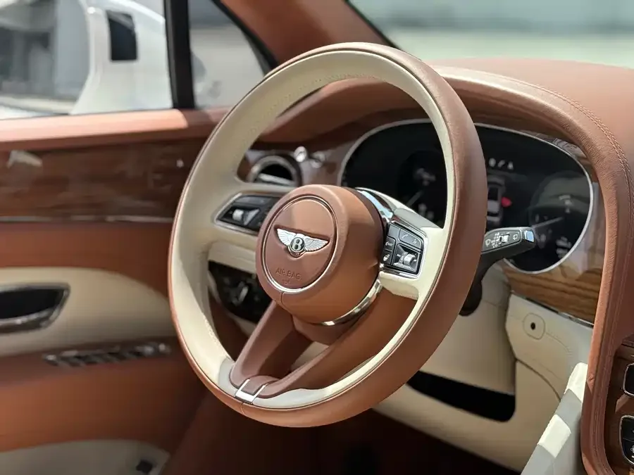 Bentley Bentayga Bentayga 2022 4.0T V8 2023 — миниатюра 3