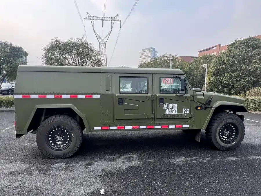 Dongfeng Mengshi M50 Warrior M50 2022 4.0T Manual Reverse 500 Low-Roof Van 2024 — миниатюра 4
