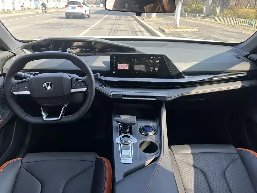 Changan UNI-V Changan UNI-V 2023 1.5T exclusive model 2023 — миниатюра 3