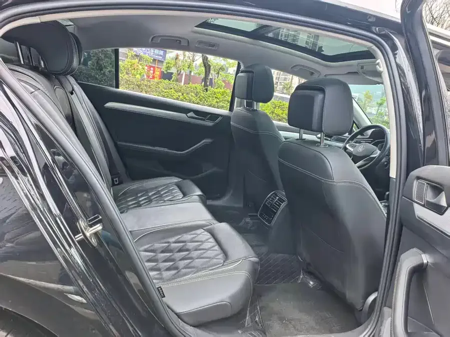 Volkswagen Magotan GTE plug-in hybrid Magotan GTE plug-in hybrid 2022 GTE luxury model 2023 — миниатюра 3
