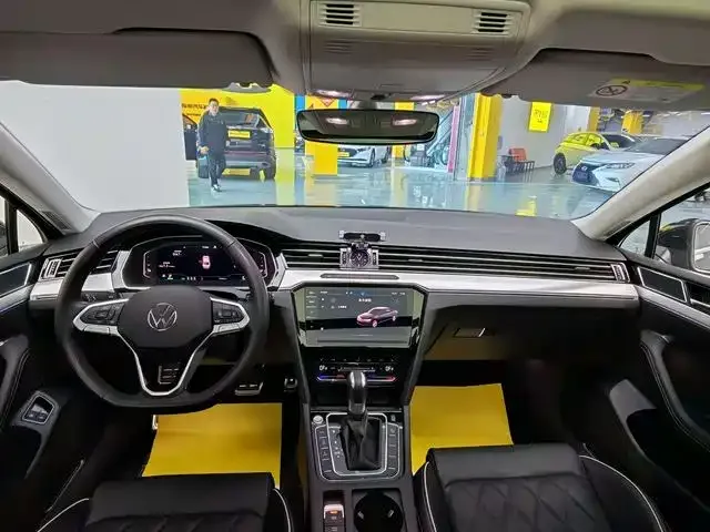 Volkswagen Magotan GTE plug-in hybrid Magotan GTE plug-in hybrid 2022 GTE luxury model 2024 — миниатюра 3